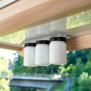 Γυάλινο βαζάκι μπαχαρικών άσπρο 125ml με μαύρο καπάκι (Σετ των 3)