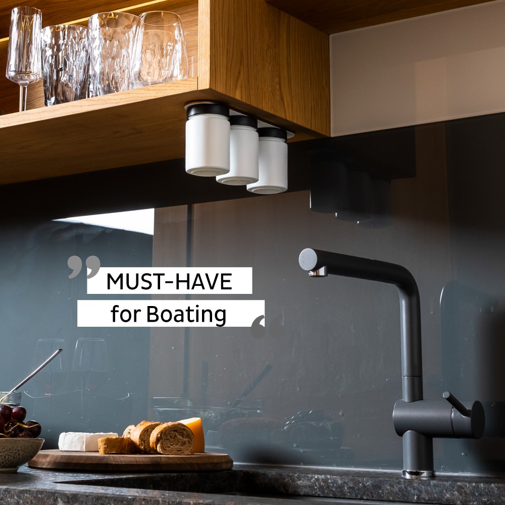 Γυάλινο βαζάκι μπαχαρικών άσπρο 125ml με μαύρο καπάκι (Σετ των 3)