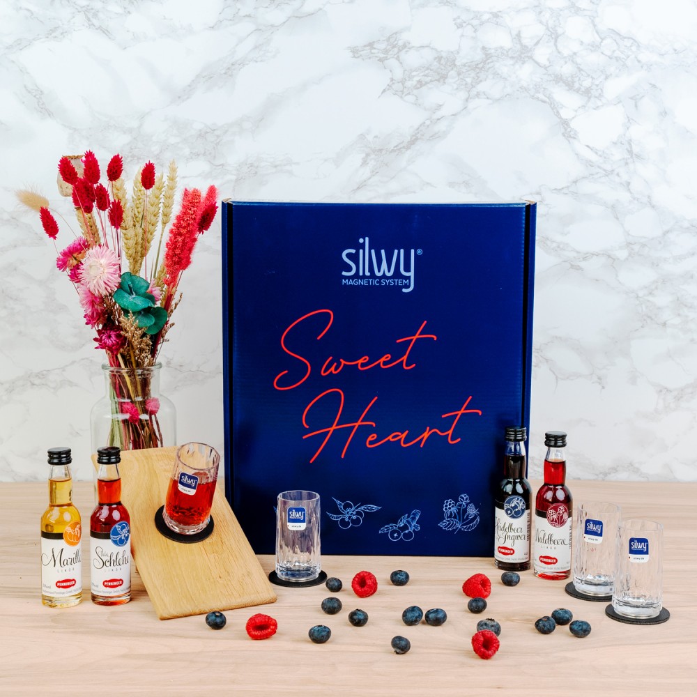 Σετ κουτί δώρου με 4 μικρά λικέρ και 4 μαγνητικά πλαστικά ποτήρια σφηνάκι 